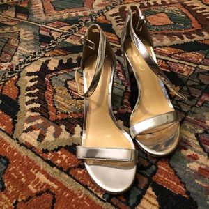 Jessica Simpson Sherron Block Heel (Silver)